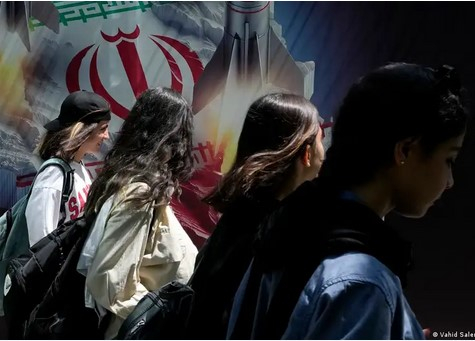 Глоби, арести, насилие: в Иран затягат контрола над жените