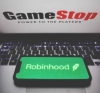 Босът на Robinhood се скри, изправен пред смъртни заплахи заради събитията с GameStop