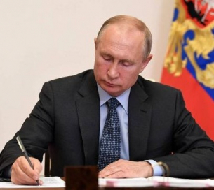 Путин подписа закона, позволяващ му да се кандидатира за още два мандата