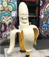 Комикът Джон Оливър предлага да купи &quot;демоничната&quot; бананова статуя в Мелбърн