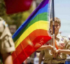 Европа: Порутените паметници на Червената армия и цветущите монументи на загиналите гейове