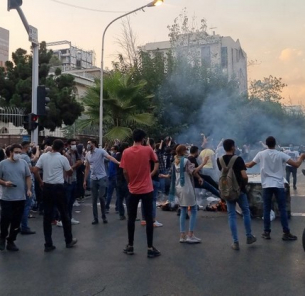 Иранските сили за сигурност застреляха демонстрант, празнувал отпадането на националния отбор на страната от Мондиала