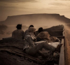 Инфлуенсърите, които избраха за медения си месец влак с руда през Сахара