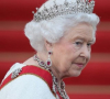 Елизабет II с тайно послание към принц Филип