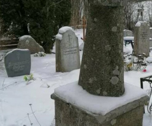 Мистерията с надгробния камък във формата на пенис