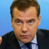 Медведев обеща салюти от ракети за бъдещия завод за танкове в Украйна