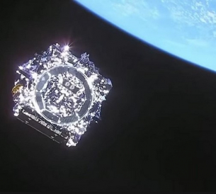 Телескопът Джеймс Уеб бе заснет как пътува с пълна скорост през космоса