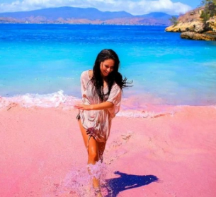 Райска ваканция между тюркоазено море и розови плажове в Европа