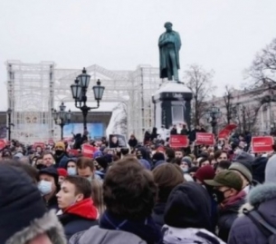 Хиляди протестират в Москва