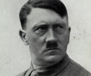 Защо месец преди смъртта си Хитлер е искал да разруши Германия