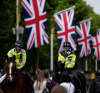 Guardian: Възложиха на британските полицаи да се отнасят към журналистите като към престъпници и експремисти