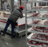 TN: «Както никога досега», в Швеция от нова година кражбите на месо от магазините зачестиха