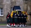 Ковчегът с тленните останки на покойната кралица Елизабет II пристигна в Бъкингамския дворец