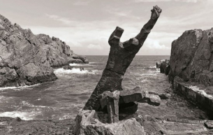 &quot;През времето&quot;: изложба за 90-годишнината на проф. Валентин Старчев