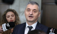 Кирил Добрев повдигна завесата около кандидата на БСП за президент с три имена
