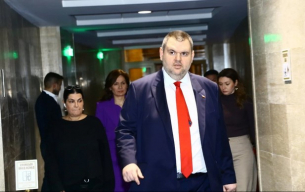 Пеевски се обяви срещу орязването на бюджета за инвестиционната програма на общините за 2025-та г.