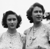 8 май 1945 г.: Елизабет II и сестра ѝ танцували тайно из улиците на Лондон