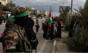 Освободени израелски заложници призоваха в Тел Авив за връщане на телата на убитите, останали в Газа