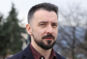 Кристиян Шкварек: Не ви ли е малко тъпичко?