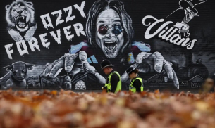 Неизвестна жена твърди, че е &quot;тайната дъщеря&quot; на Ози Озбърн, прати нокти, кръв и коса на вдовицата Шарън