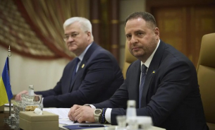 Украински представители в Париж за ключови разговори със съюзници