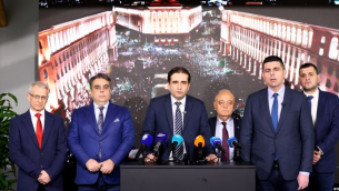 &quot;Чухме хората на протеста&quot;. ПП-ДБ поиска оставката на кабинета и заплаши с вот на недоверие