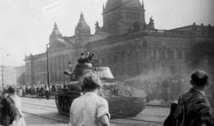 На 17 юни 1953 в ГДР избухва народно въстание срещу комунистическия режим
