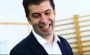 Измамника Кирил Буратино Петков го удари на почивка, ето откъде пусна