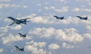 Северна Корея осъжда разполагането на американски бомбардировачи B-1B в Южна Корея
