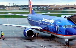 Огън в небето: Двигателят на Boeing 737 със 166 души на борда се запали във въздуха