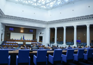 От &quot;Възраждане&quot; предлагат махането на хартиените бюлетини, номерата в бюлетините и параваните, зад които се гласува