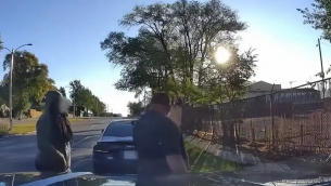 Шофьор нападна с пистолет друг водач, но попадна на грешния човек