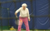98-годишна баба скри шапката на всички, на бас, че не го можете
