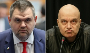 Пеевски си има правителство. А вие - спите ли?