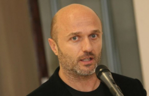Георги Тошев: Исках да разбера как през историята на най-популярната естрадна певица минава времето