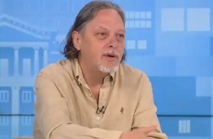 Нидал Алгафари пак намаза филията: Пеевски ще даде всичко от себе си за стабилна държава с главно &quot;Д&quot;