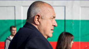 Радев и &quot;личната му авиокомпания&quot;: Борисов има нова тактика