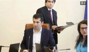 Сарафов с жесток удар срещу Петков и Божанов