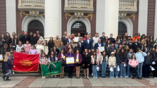 В Народния театър се състоя концерт с училищни химни в рамките на кампанията "Светилник"