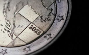 Еврото печели от разочарованието от американската политика