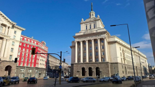 България: една дупка изчезна, появи се друга