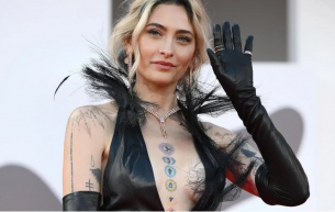 Парис Джексън обвинява управителите на наследството на баща й в злоупотреба с активи