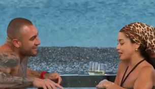 Пародия в &quot;Ергенът&quot;: Блага и Левент скочиха във ваната и направиха немислимото Видео