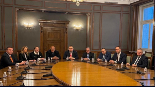 Как ГЕРБ заседна в плитчината на новоначалието