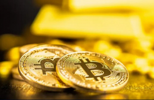 Защо златото и биткойнът скочиха рекордно?