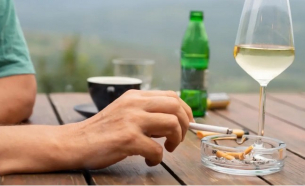 Защо българите не се отказват от вредните си навици?