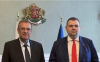 "Да се снима с трофеите“. Парламентът е платил 10 хил. лева за герб в кабинета на Пеевски