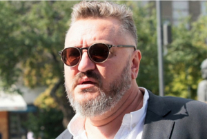 Явно е - човечеството му омръзна мира, влиза в нов цикъл на свещена трета Световна война и не знае, че четвъртата ще е камъни и пръчки