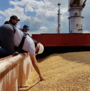 Фермерите плачат: Комсомолците от ЕС удължиха тихомълком безмитния внос на зърно от Украйна