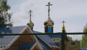 Никой не знае какво се случва зад оградата на тази църква